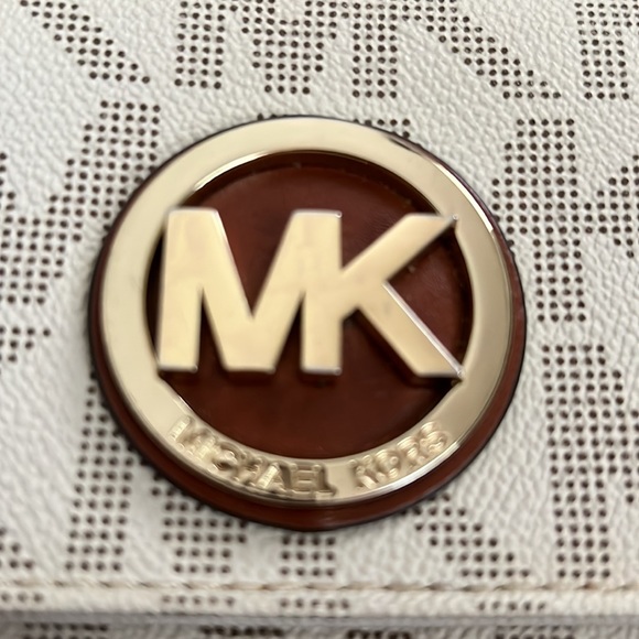 Michael Kors wallet - Picture 3 of 12